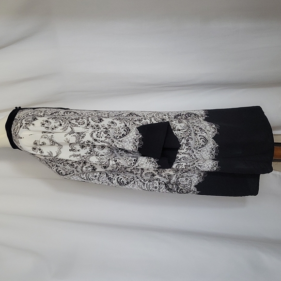 Black and White Paisley Print Shift Dress - Picture 5 of 12